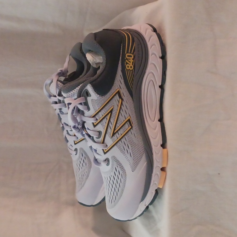 New Balance 840 running shoes